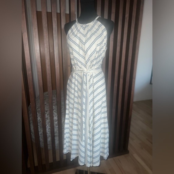 New York and Company Linen Blend Dress - Picture 2 of 12